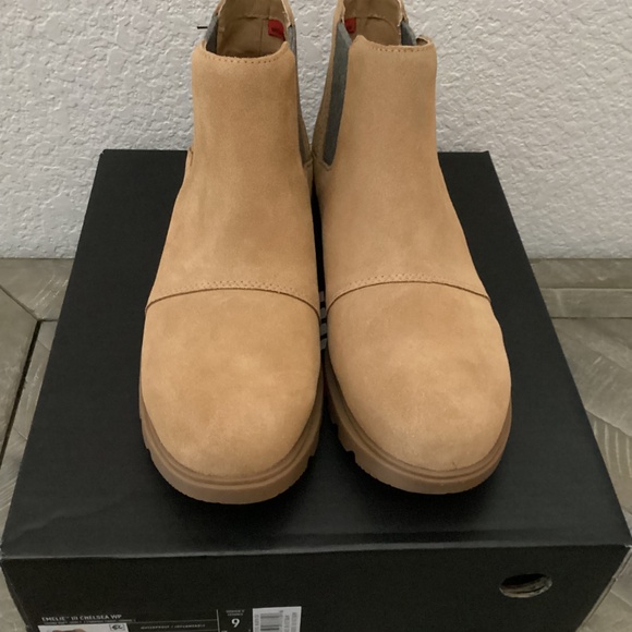 SOREL Emelie III Waterproof Chelsea Boot (Women) 9M - Picture 7 of 8